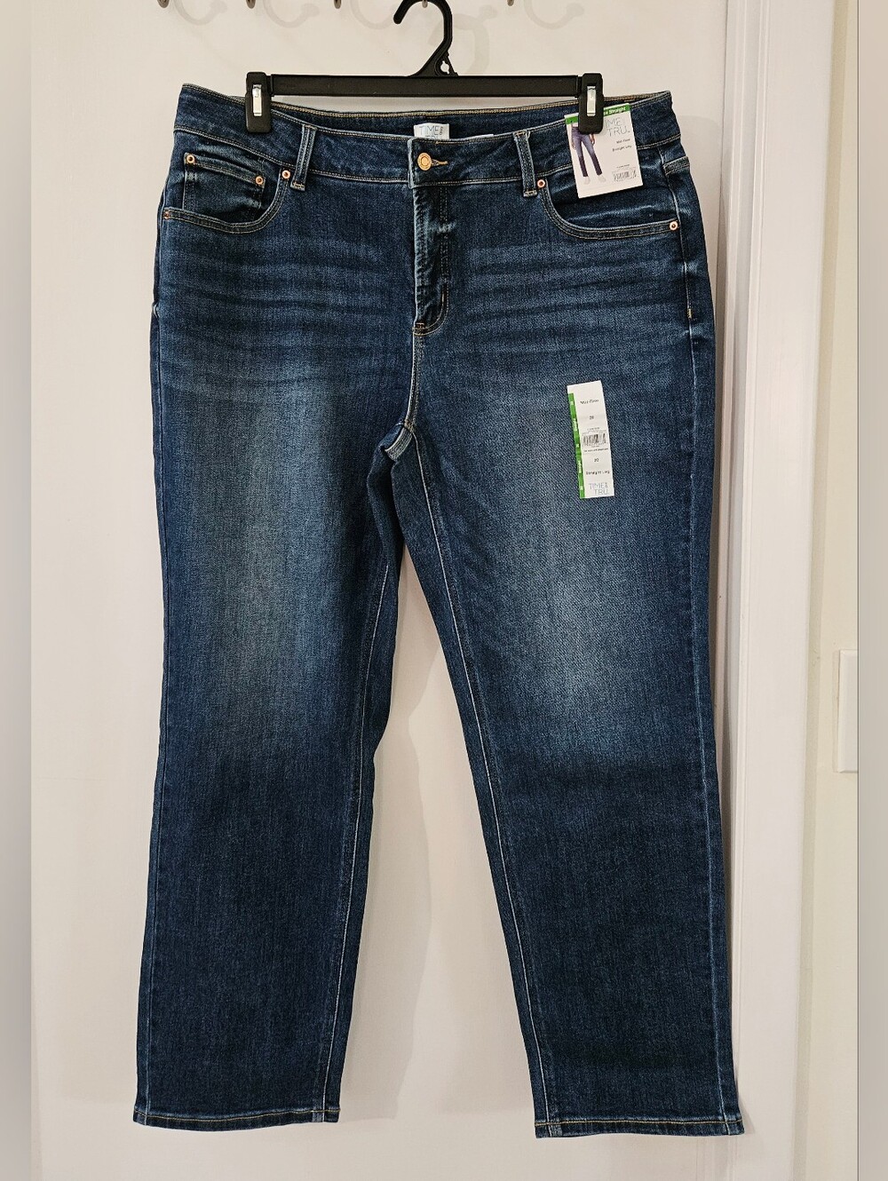 Time and Tru Womens Mid Rise Straight Leg Jeans Medium Wash NWT Size 20